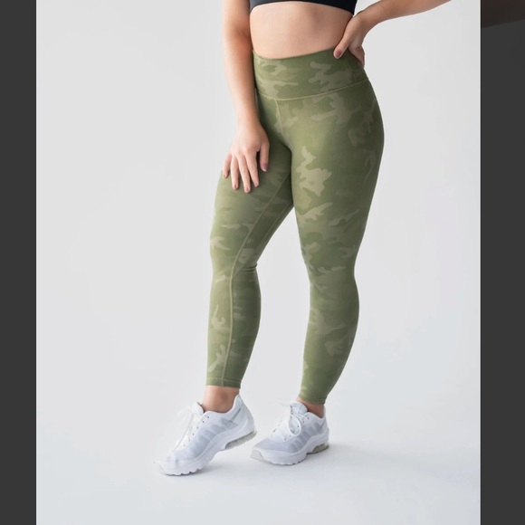 P'tula Pants - P’tula Stealth Legging - Green Camo 23”